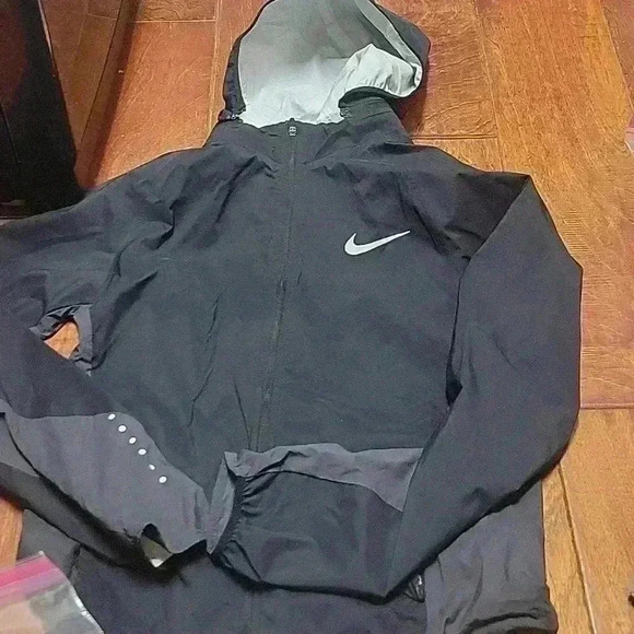 Womens nike raincoat‎ reflectors - Picture 1 of 4